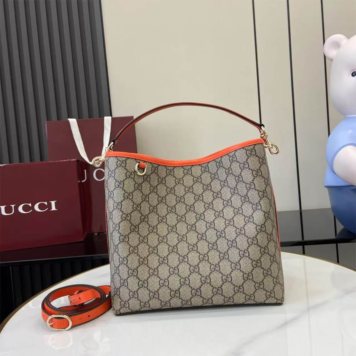 MITTLERE GG EMBLEM EIMERTASCHE GUCCI