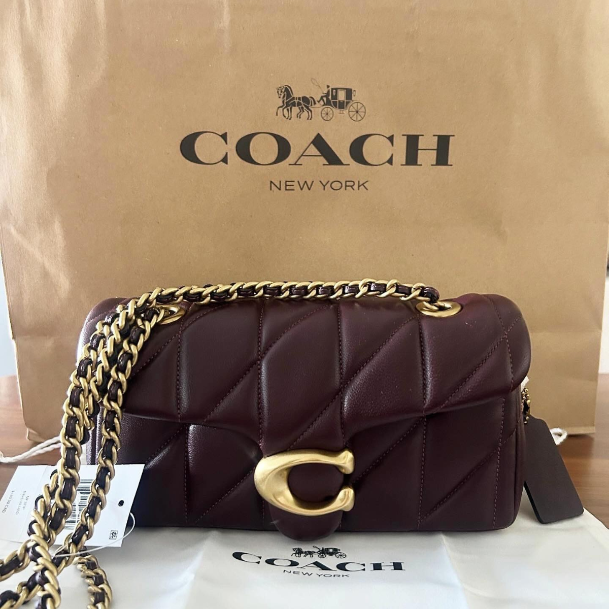 COACH TABBY UMHÄNGETASCHE 26 MIT QUILTEN IN DUNKELBRAUN