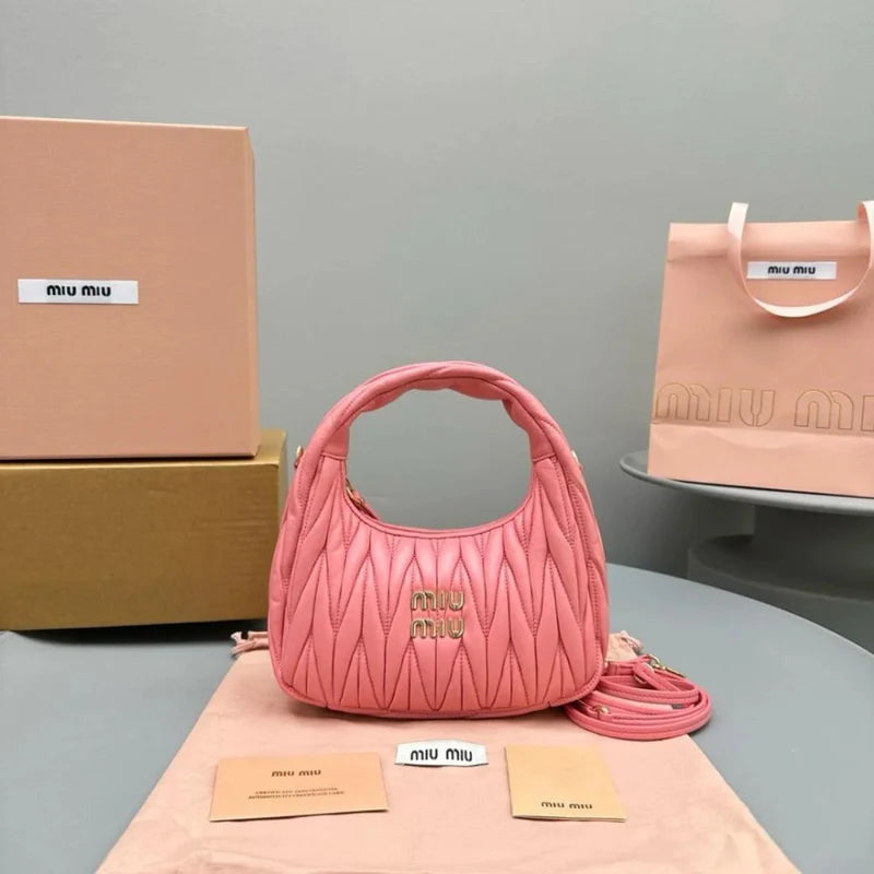 MIU MIU WANDER SCHULTERTASCHE AUS MATELASSÉ-NAPPA-LEDER