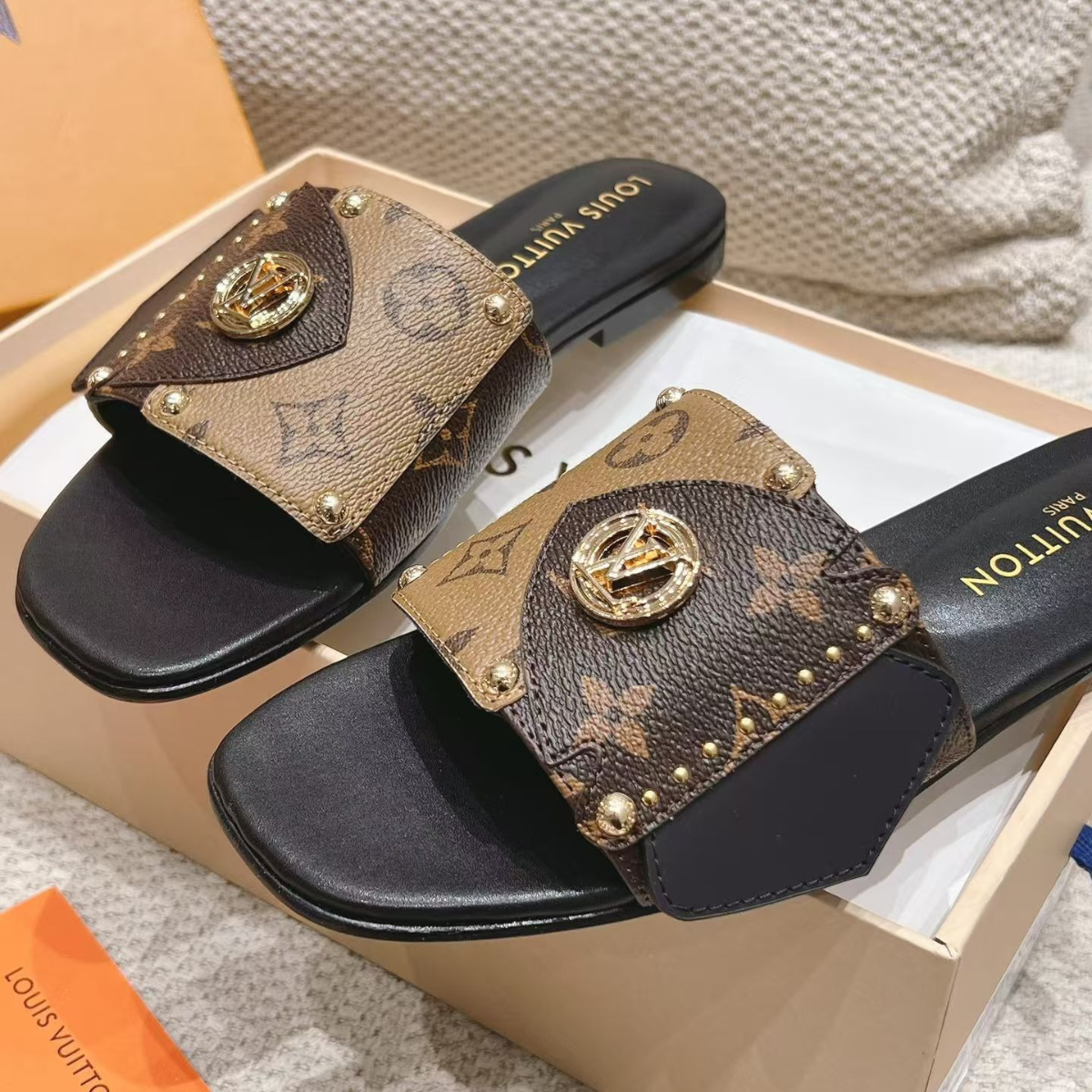 LOUIS VUITTON VANITY PM & FRAME SANDALEN SET