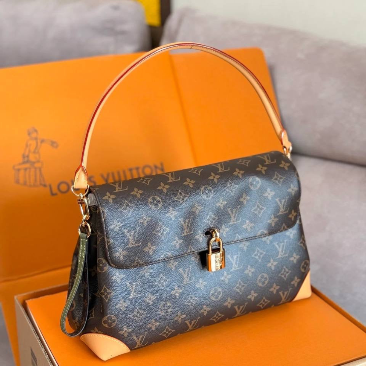 LOUIS VUITTON – HIDE AWAY MM TASCHE