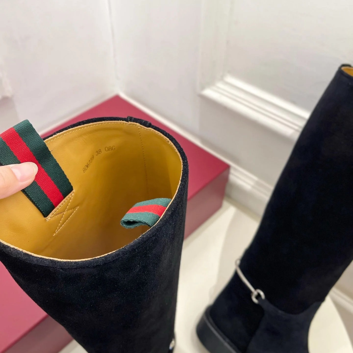 GUCCI HIGH BOOTS AUS SCHWARZEM WILDLEDER