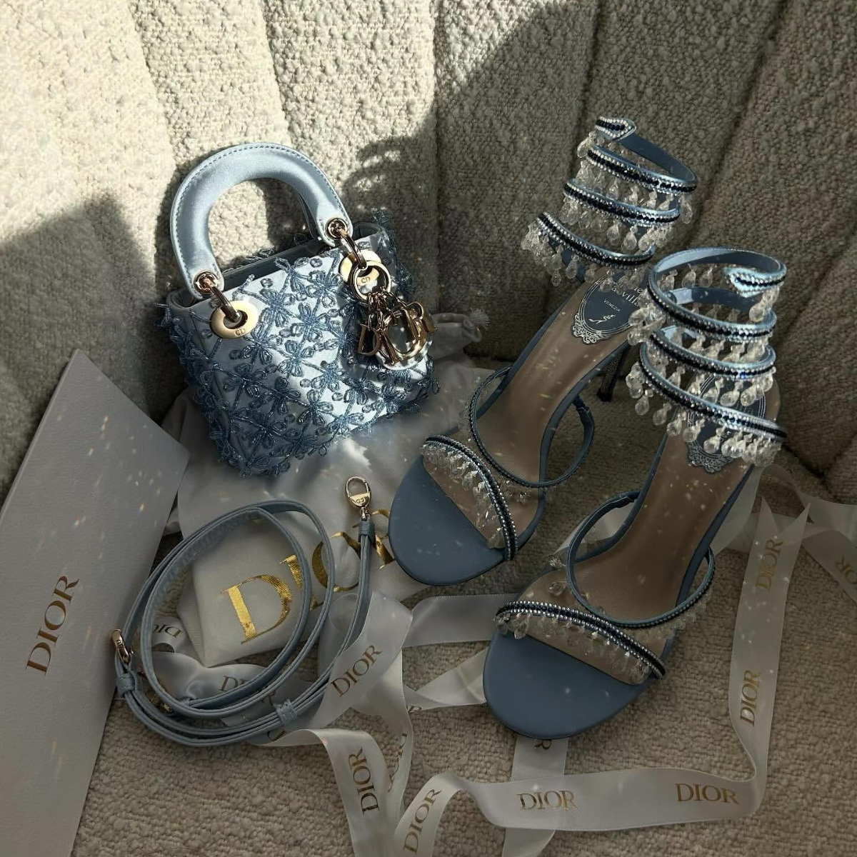 LADY DIOR MICRO BLUE & RENÉ CAOVILLA KRISTALL-SANDALEN-SET