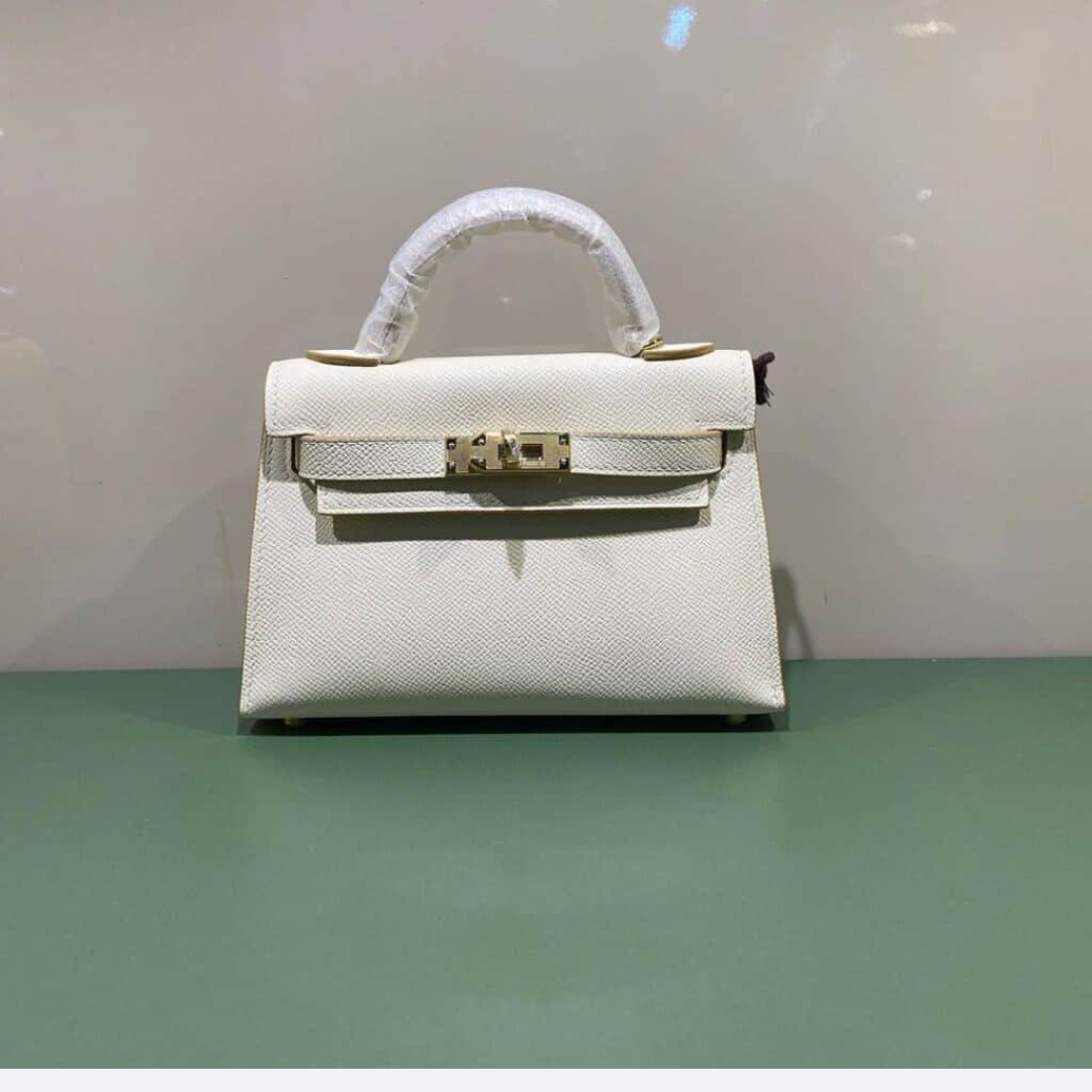 HERMÈS KELLY 20 TASCHE MIT GOLDENEN BESCHLÄGEN IN CREMEFARBEN