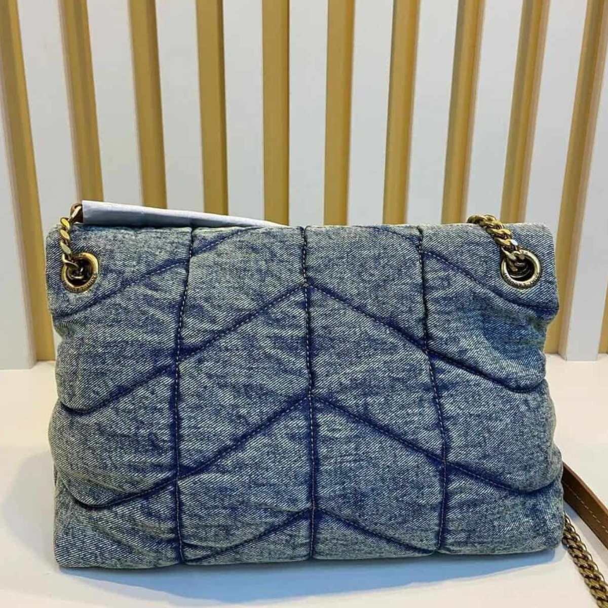 LOULOU PUFFERTASCHE AUS GESTEPPTEM VINTAGE-DENIM