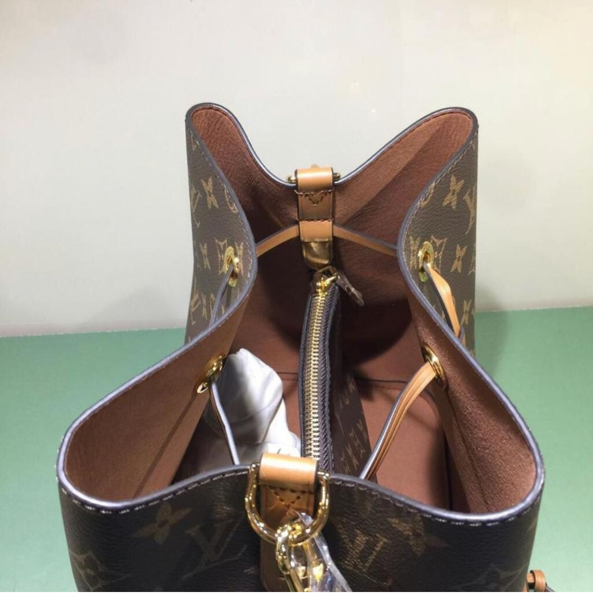 NEONOÉ MM TASCHE VON LOUIS VUITTON