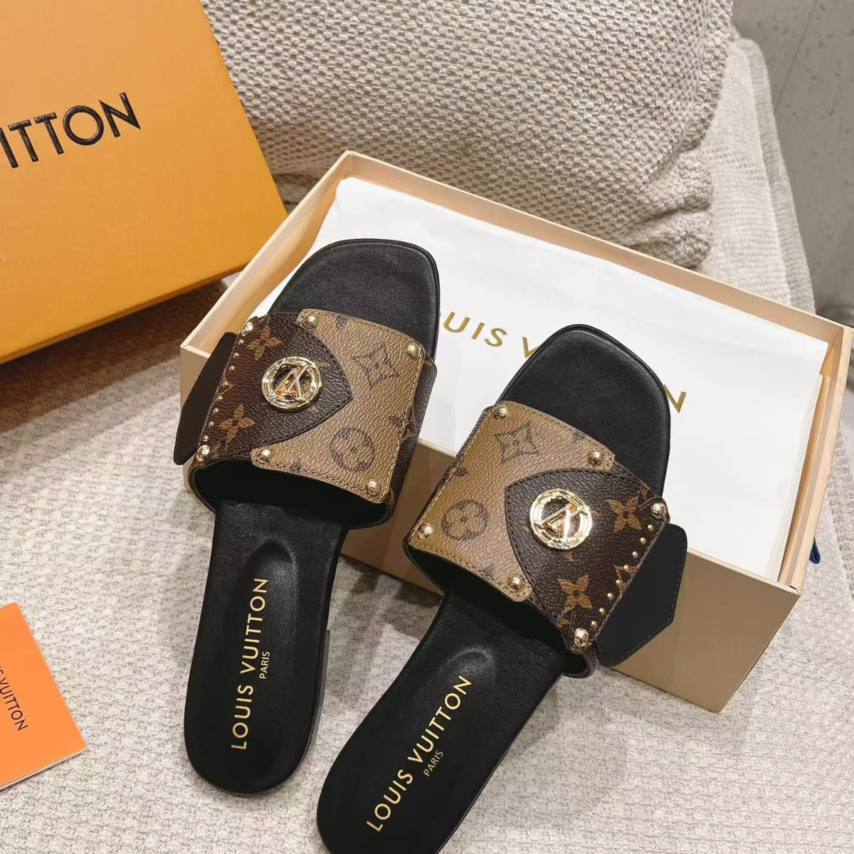 LOUIS VUITTON VANITY PM & FRAME SANDALEN SET