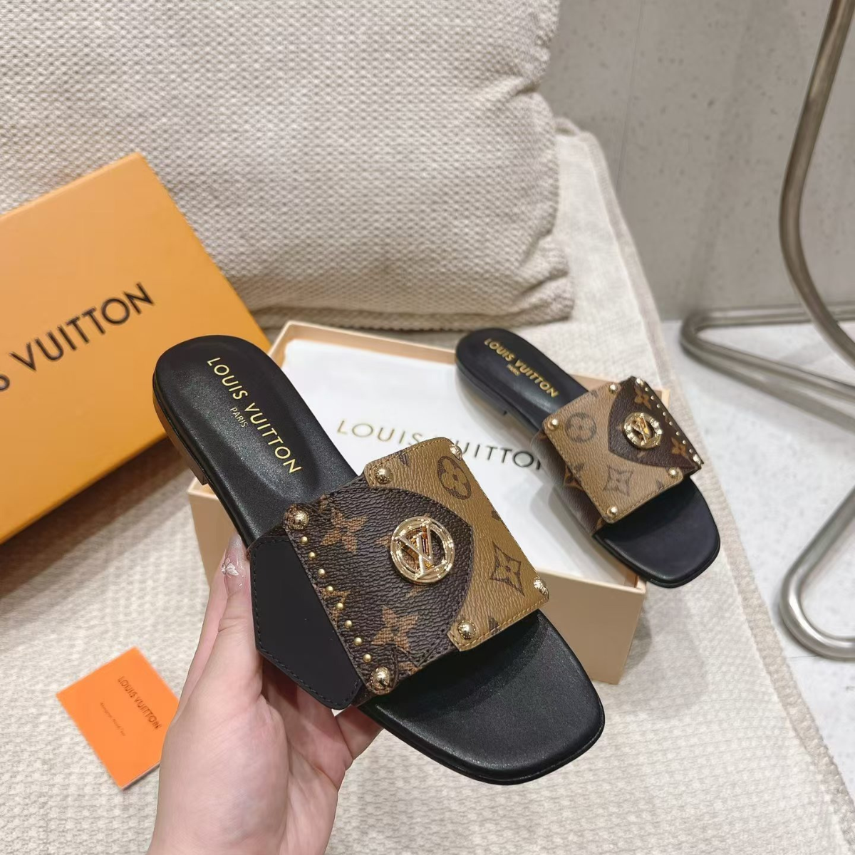 LOUIS VUITTON VANITY PM & FRAME SANDALEN SET
