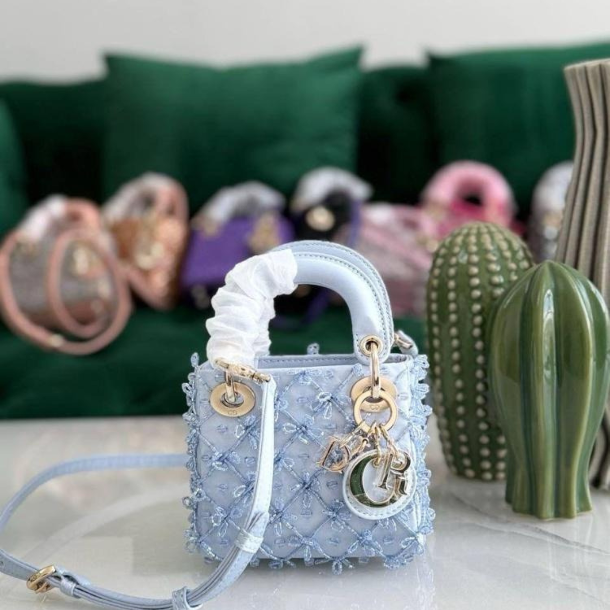 LADY DIOR MICRO BESTICKTE TASCHE IN BLAU