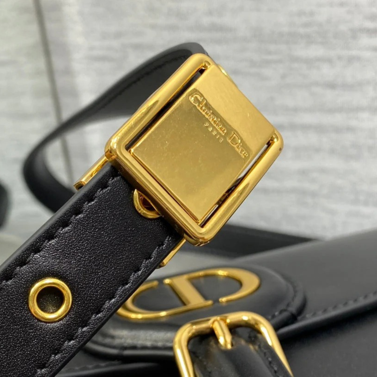 DIOR BOBBY MITTELGROSSE TASCHE MIT RIEMEN