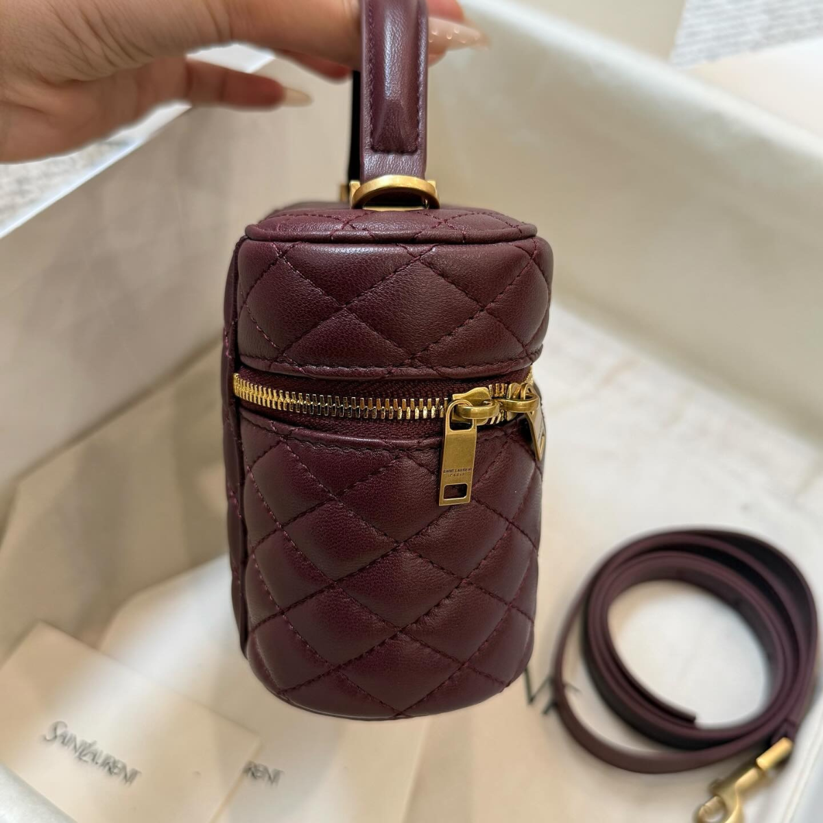 YVES SAINT LAURENT GABY WASCHTISCHETUI AUS LAMMLEDER