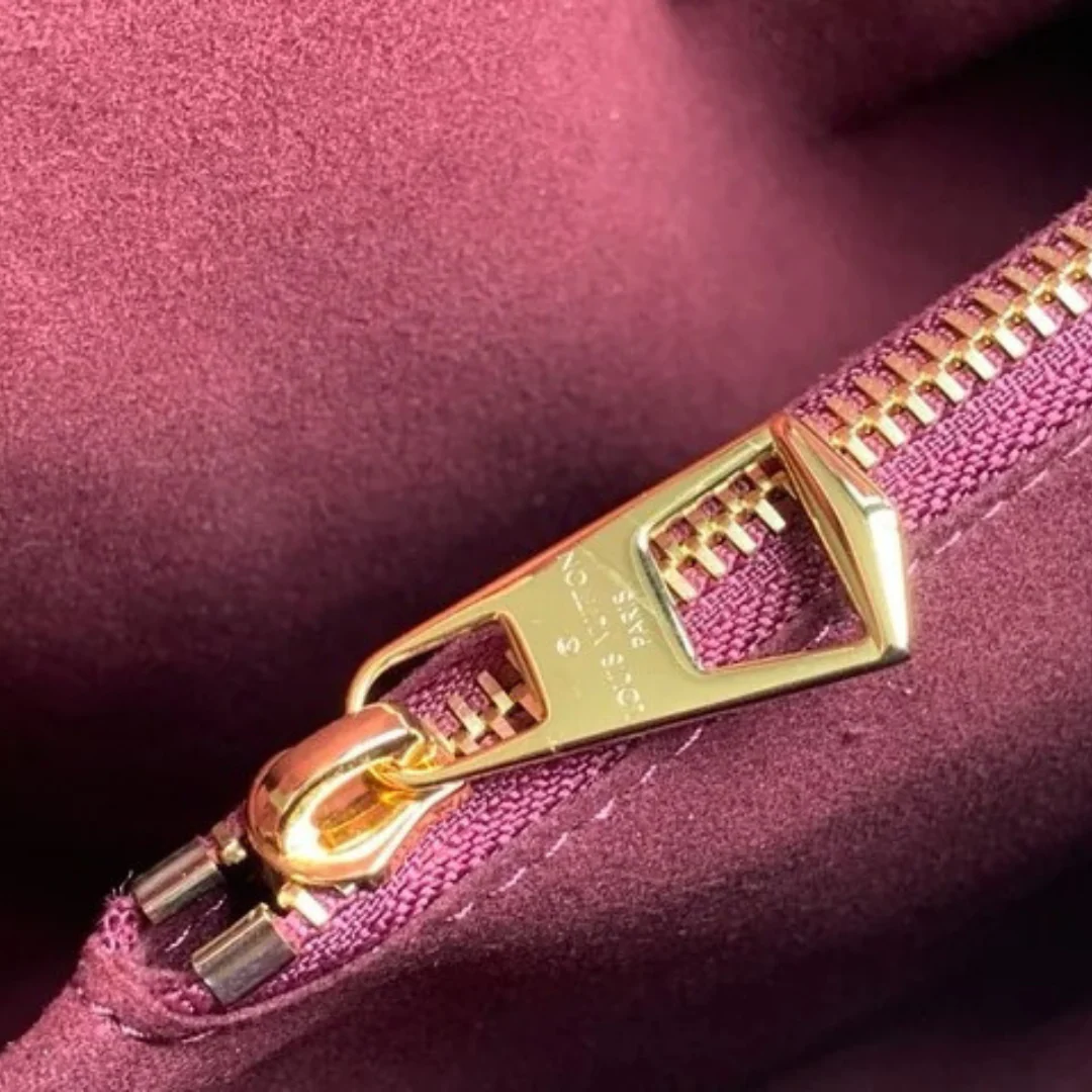 LOUIS VUITTON – HIDE AWAY MM TASCHE