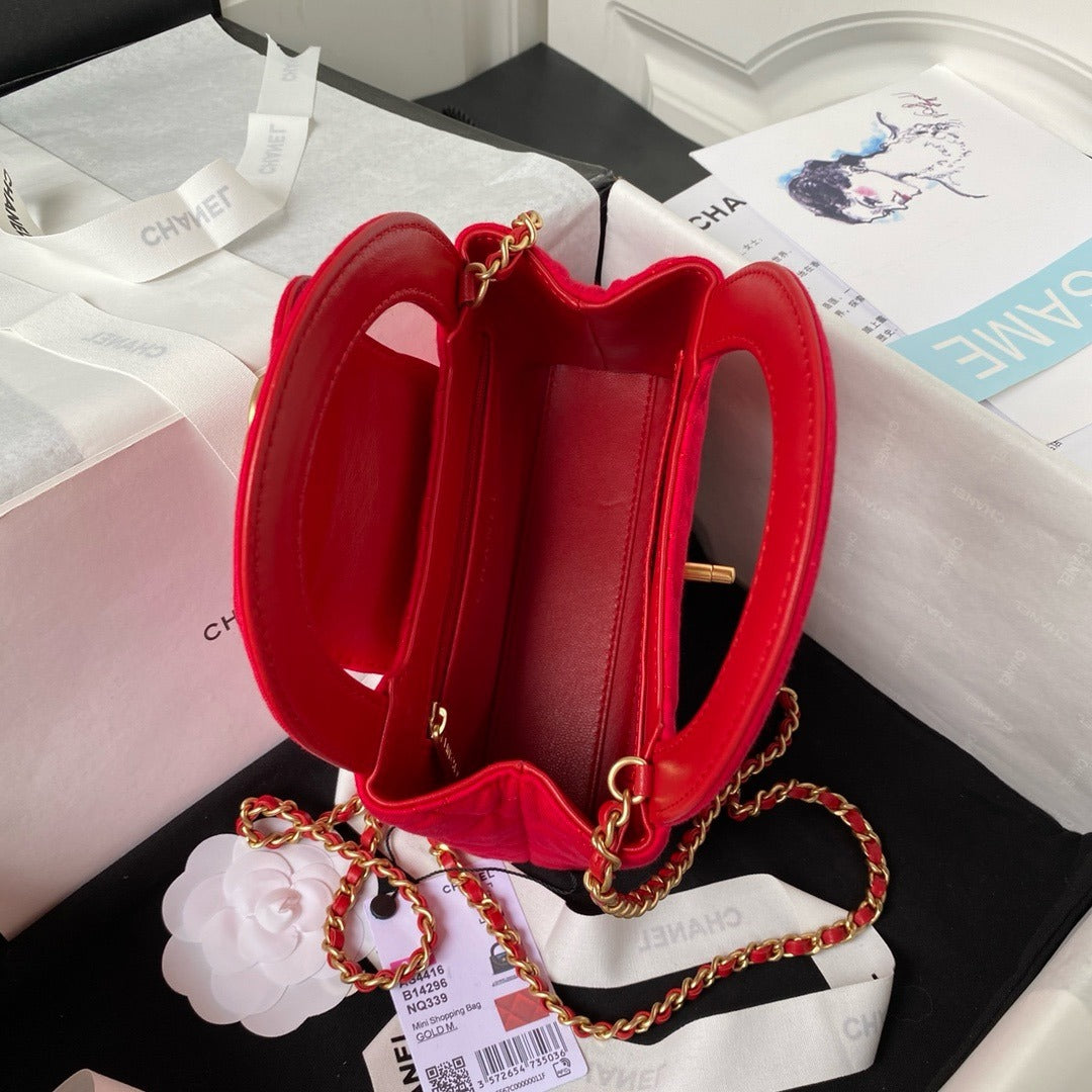 CHANEL MATELASSÉ HANDTASCHE AUS ROTEM SEGELTUCH