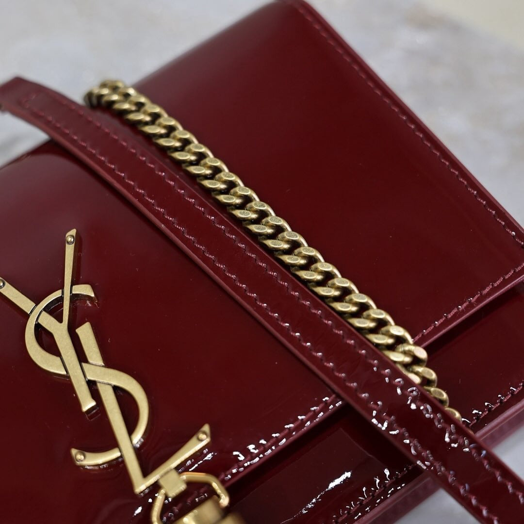 YVES SAINT LAURENT KATE SMALL AUS LACKLEDER