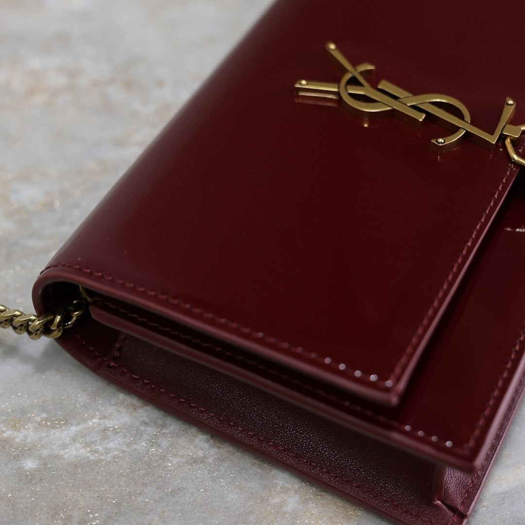 YVES SAINT LAURENT KATE SMALL AUS LACKLEDER