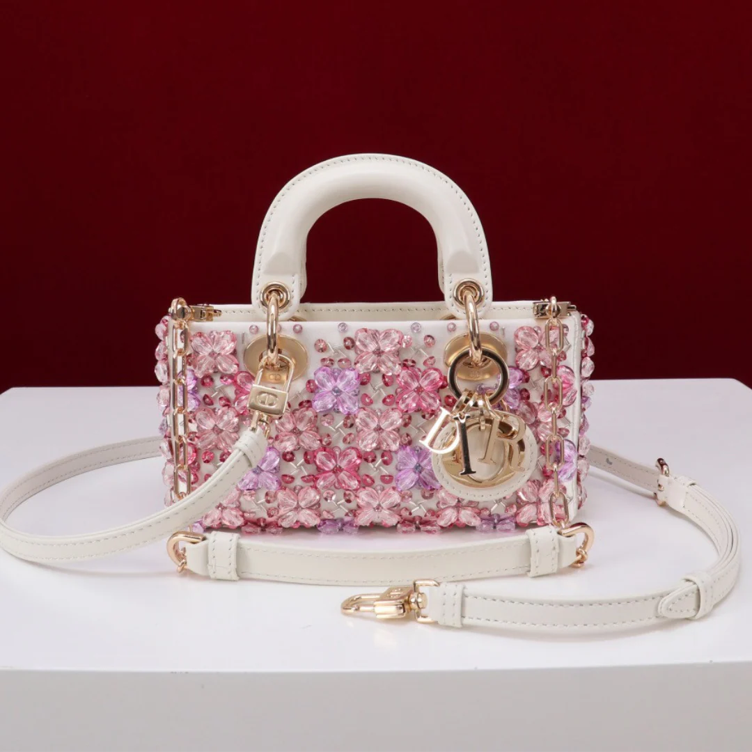 DIOR LADY D-JOY MIKROTASCHE AUS WEISSEM KALBSLEDER MIT ROSA BLUMENSTICKEREI UND STRASS