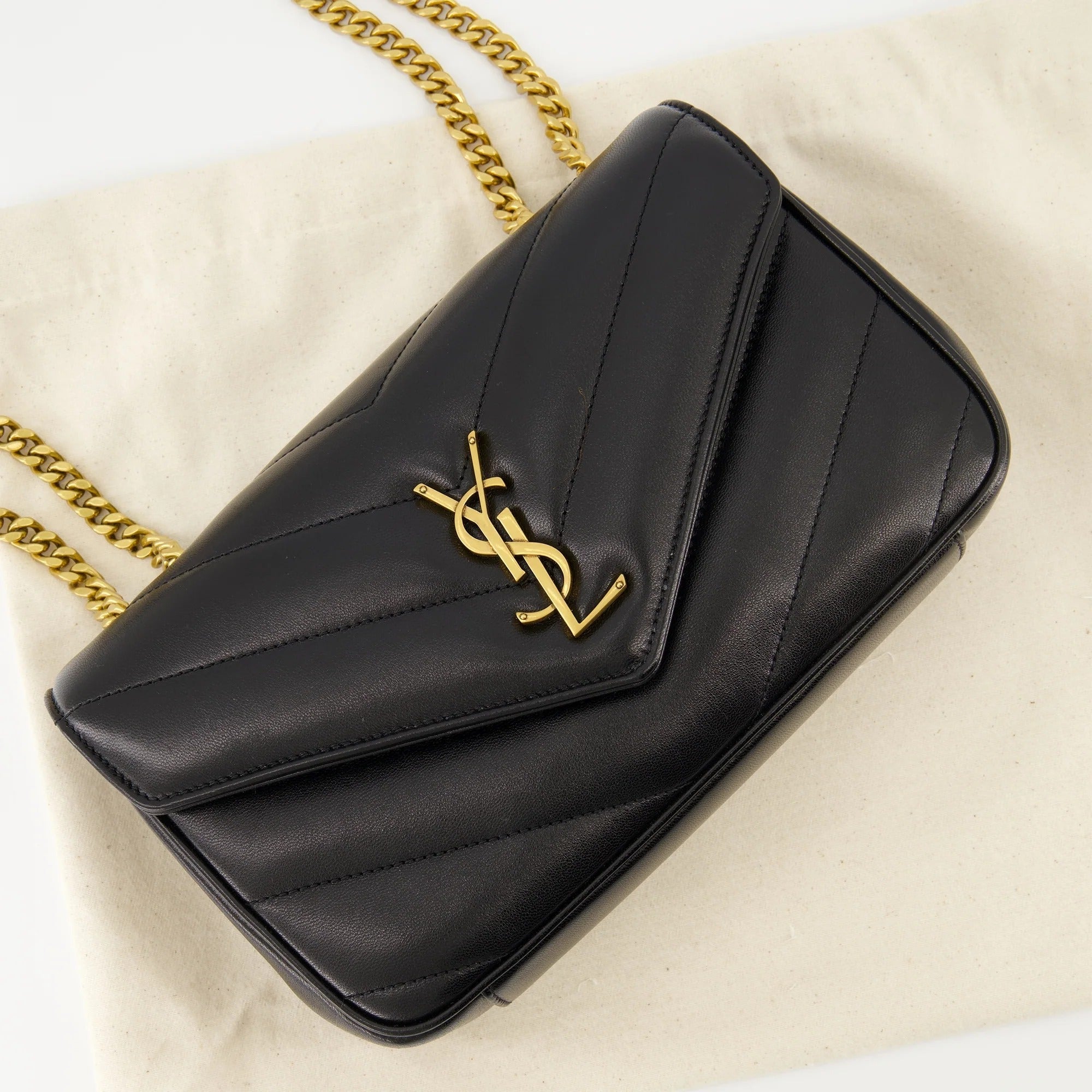 YSL SIGNATURE SET – LOULOU TASCHE & OPYUM SANDALEN