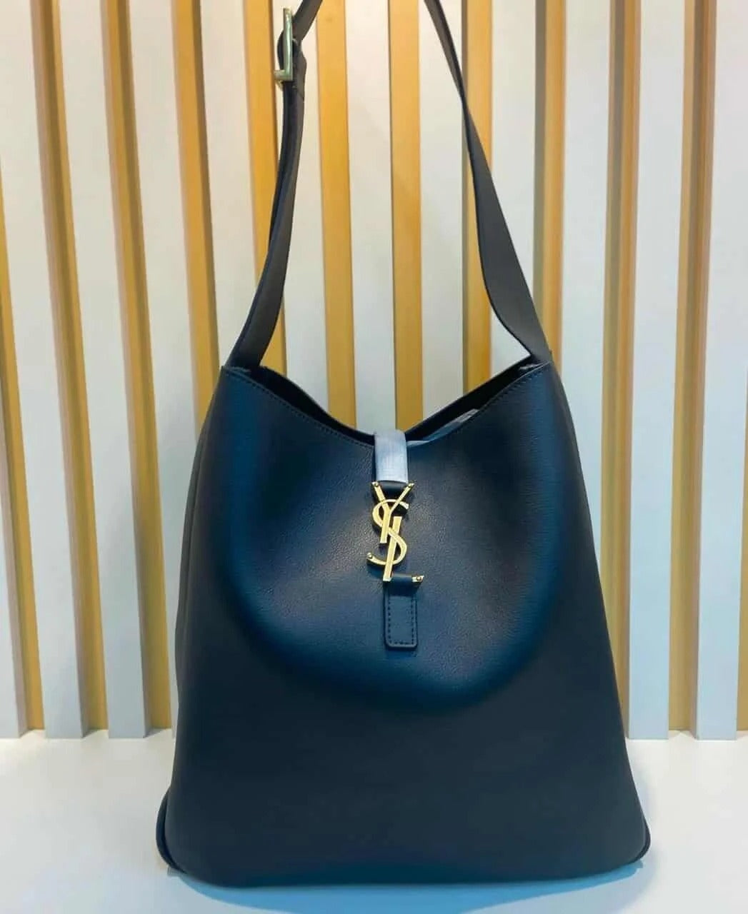 SAINT LAURENT – BABY LE 5 À 7 WEICHE TASCHE AUS GEKÖRNTEM LEDER