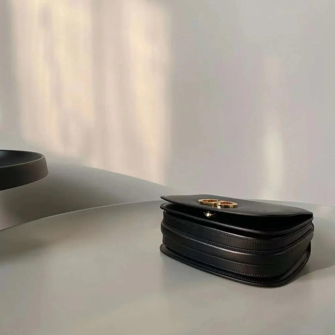 DIOR 30 MONTAIGNE AVENUE TASCHE MIT MITTLEREM GRIFF