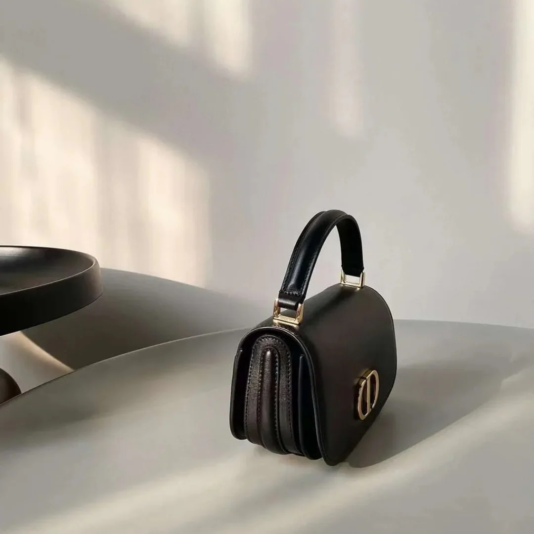 DIOR 30 MONTAIGNE AVENUE TASCHE MIT MITTLEREM GRIFF