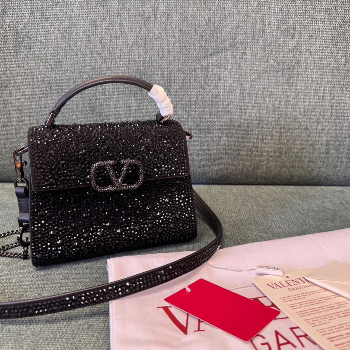 VALENTINO GARAVANI VSLING MINI-TASCHE MIT KRISTALLEN IN SCHWARZ