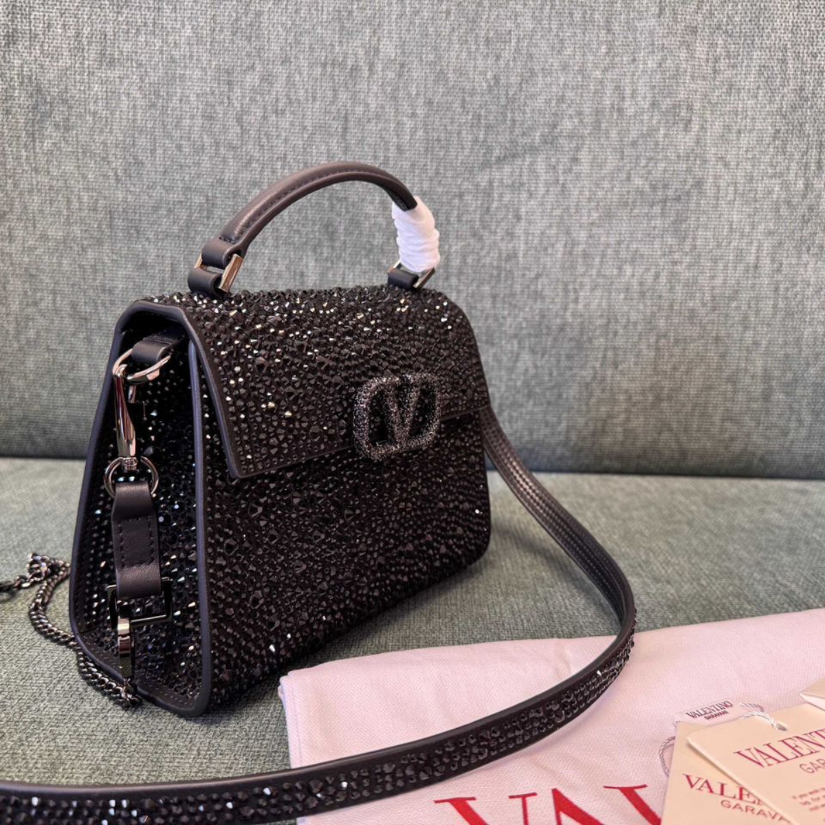 VALENTINO GARAVANI VSLING MINI-TASCHE MIT KRISTALLEN IN SCHWARZ