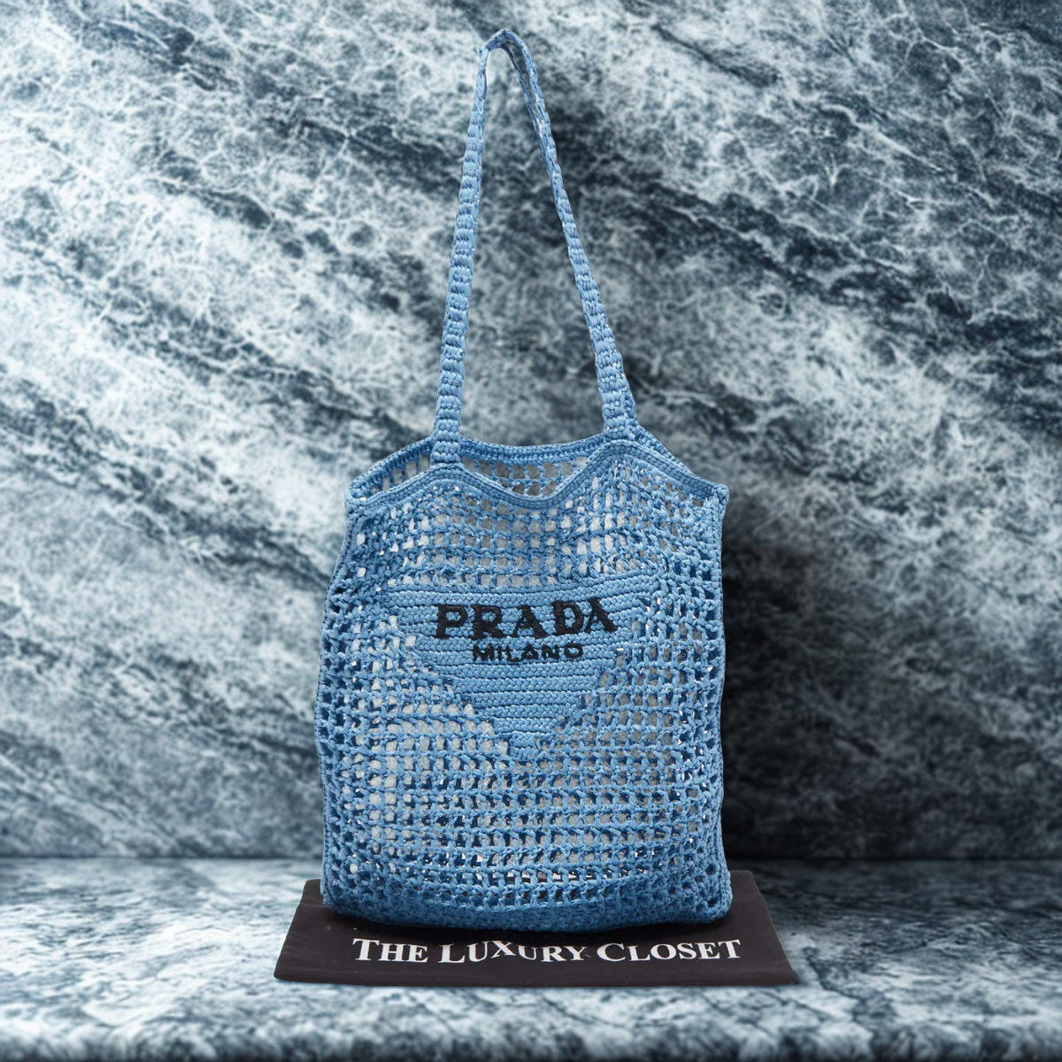 PRADA SHOPPER TASCHE AUS BAST MIT GEWEBTEM LOGO – BLAU