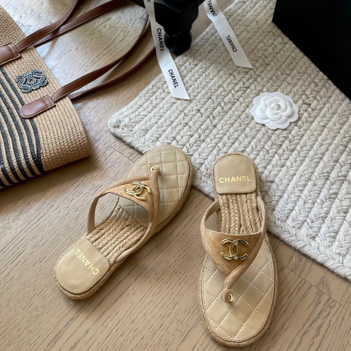 CHANEL 25 FLIP-FLOP-SANDALEN BEIGE WILDLEDER KALBSLEDER ESPADRILLE