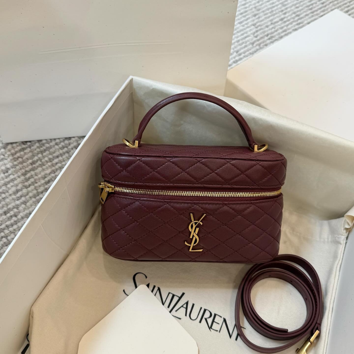 YVES SAINT LAURENT GABY WASCHTISCHETUI AUS LAMMLEDER