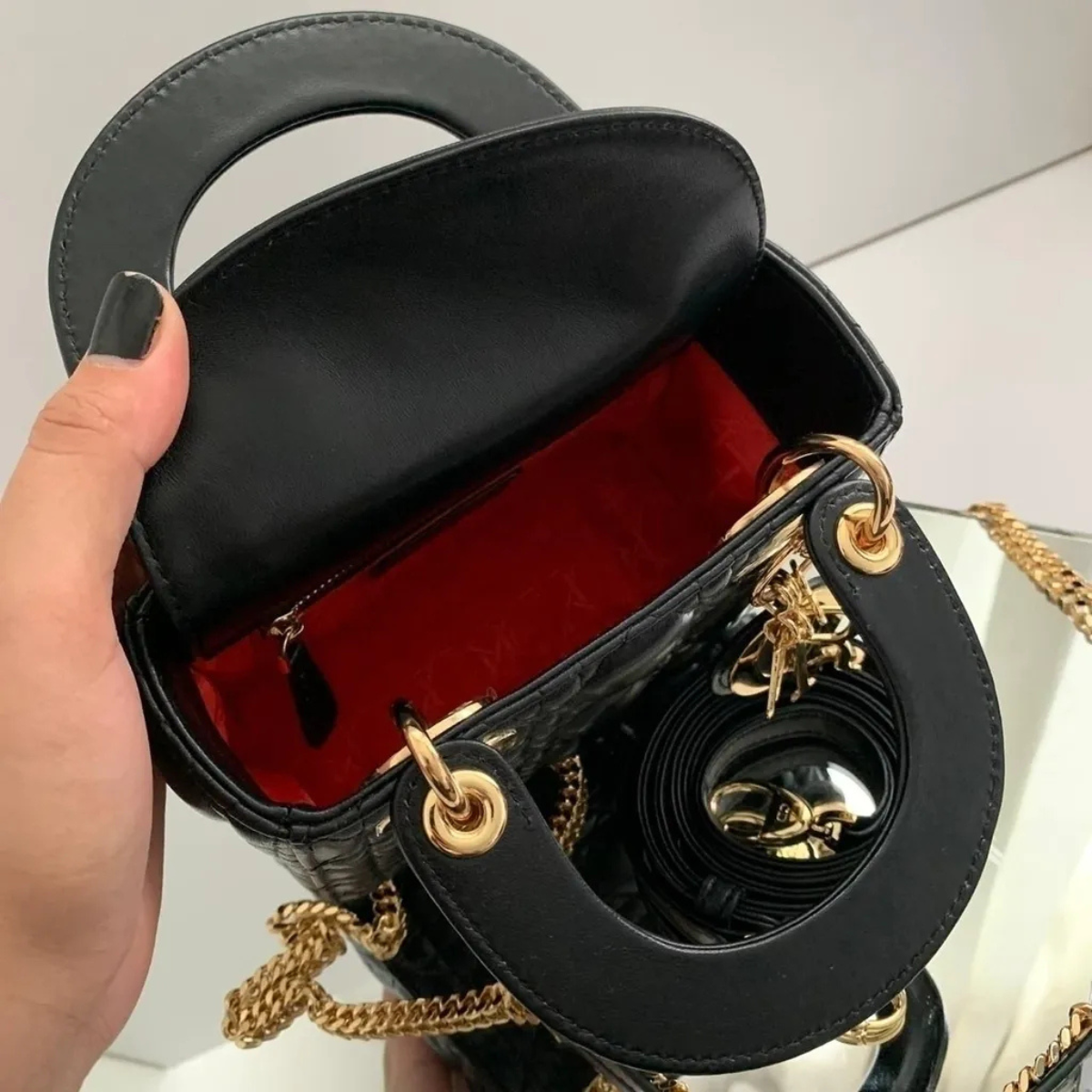 SET DIOR – MINI LADY DIOR TASCHE SCHWARZ & CHRONO SNEAKER
