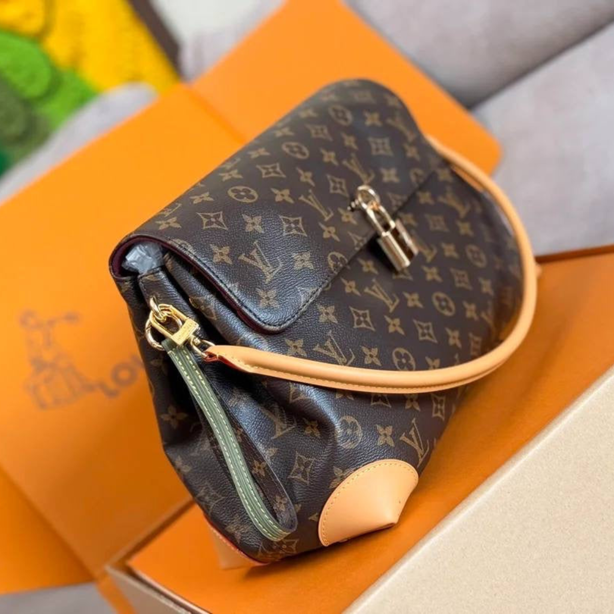 LOUIS VUITTON – HIDE AWAY MM TASCHE
