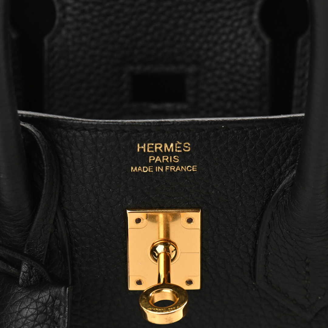 HERMÈS BIRKIN 25 TASCHE MIT GOLDENEN BESCHLÄGEN IN SCHWARZ