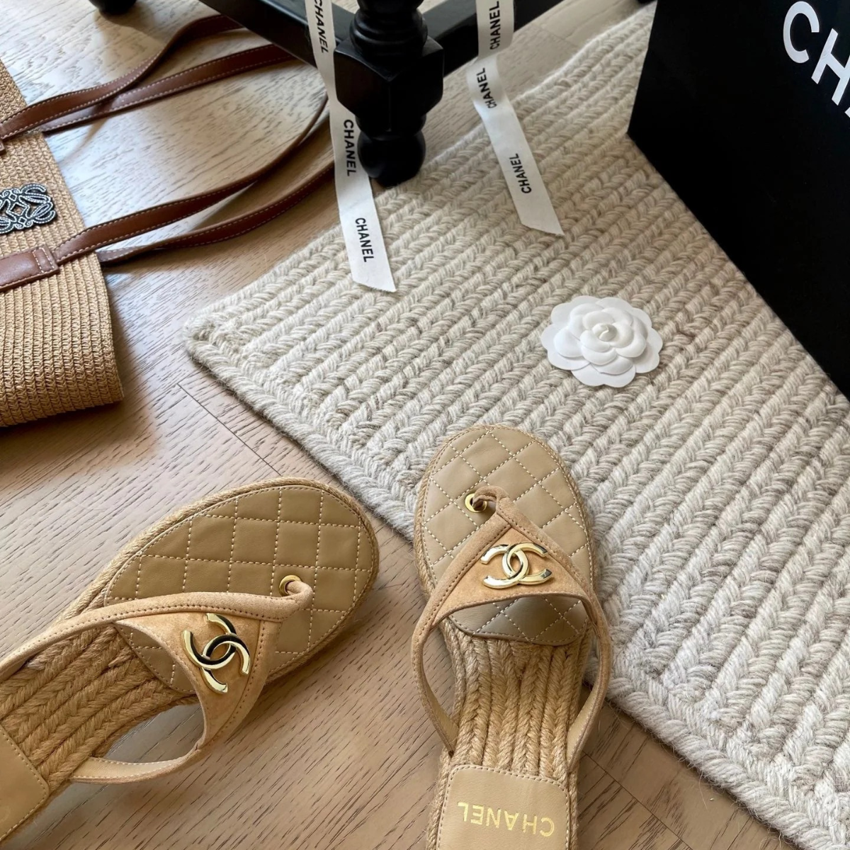 CHANEL 25 FLIP-FLOP-SANDALEN BEIGE WILDLEDER KALBSLEDER ESPADRILLE