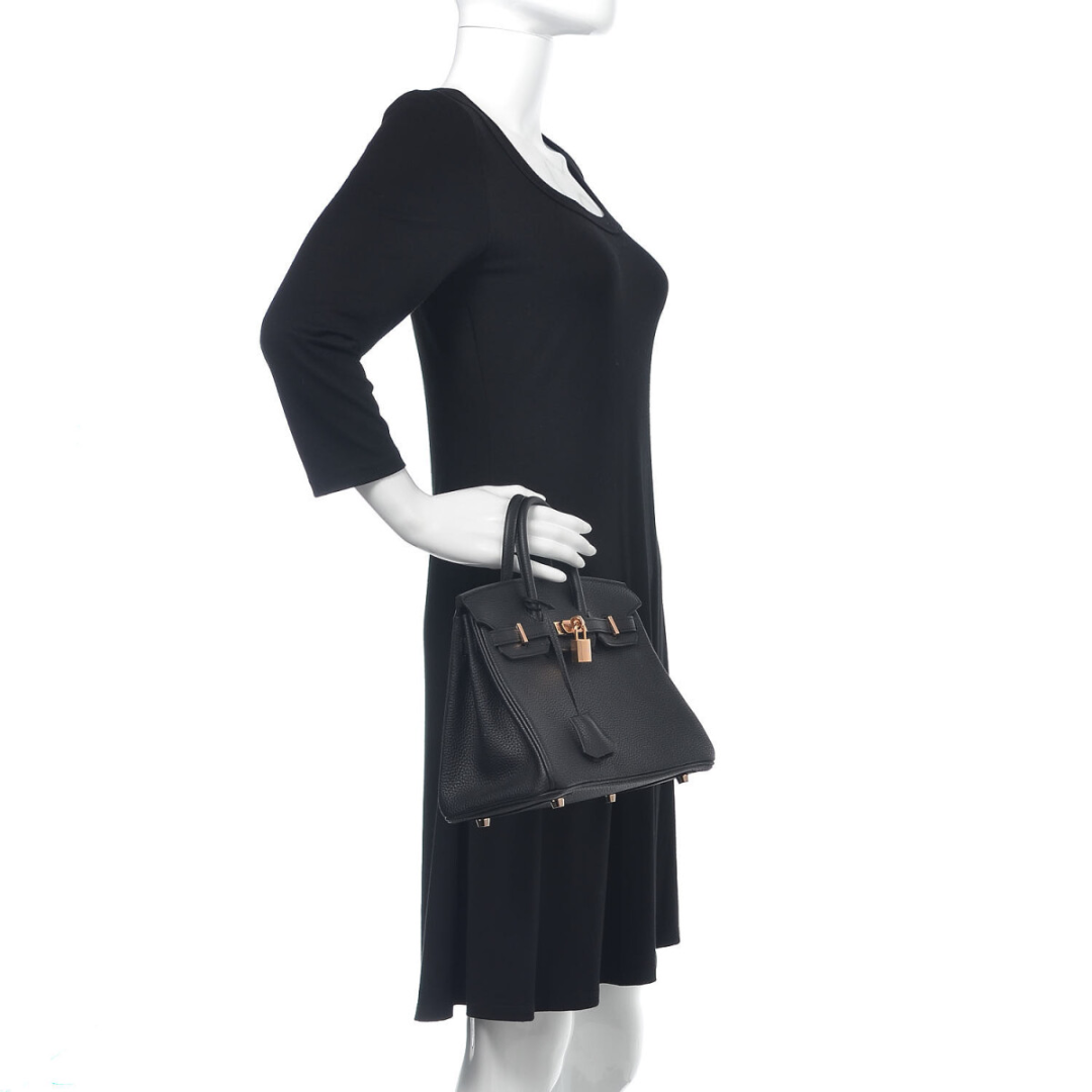 HERMÈS BIRKIN 25 TASCHE MIT GOLDENEN BESCHLÄGEN IN SCHWARZ