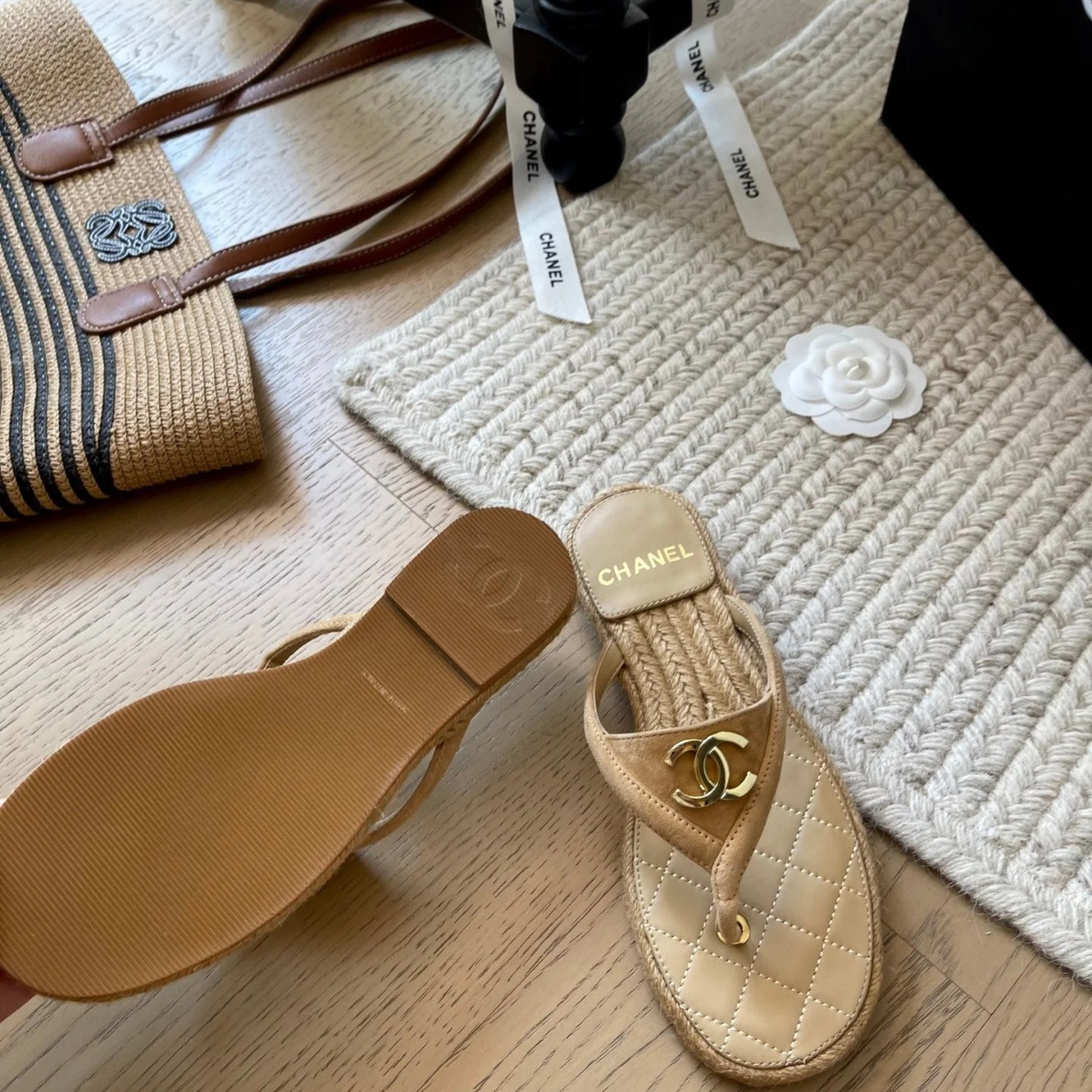 CHANEL 25 FLIP-FLOP-SANDALEN BEIGE WILDLEDER KALBSLEDER ESPADRILLE