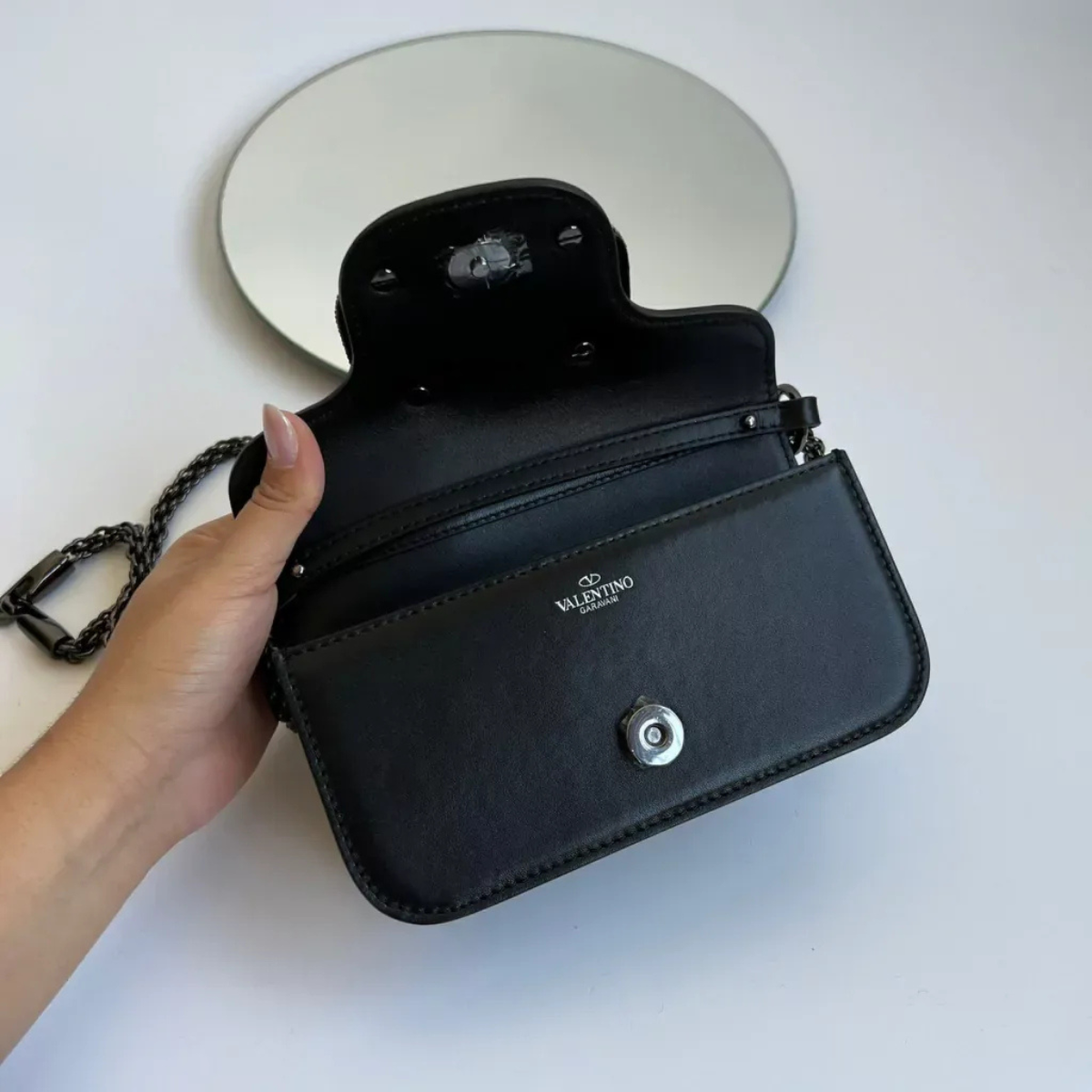 VALENTINO GARAVANI LOCÒ KLEINE UMHÄNGETASCHE MIT JUWELENLOGO