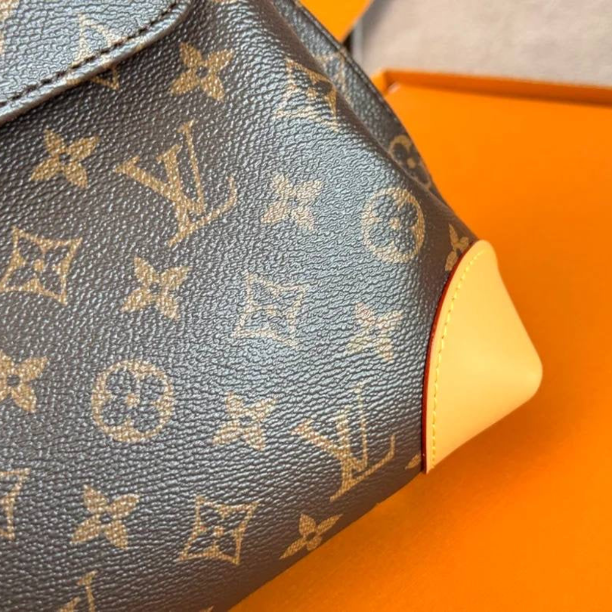 LOUIS VUITTON – HIDE AWAY MM TASCHE