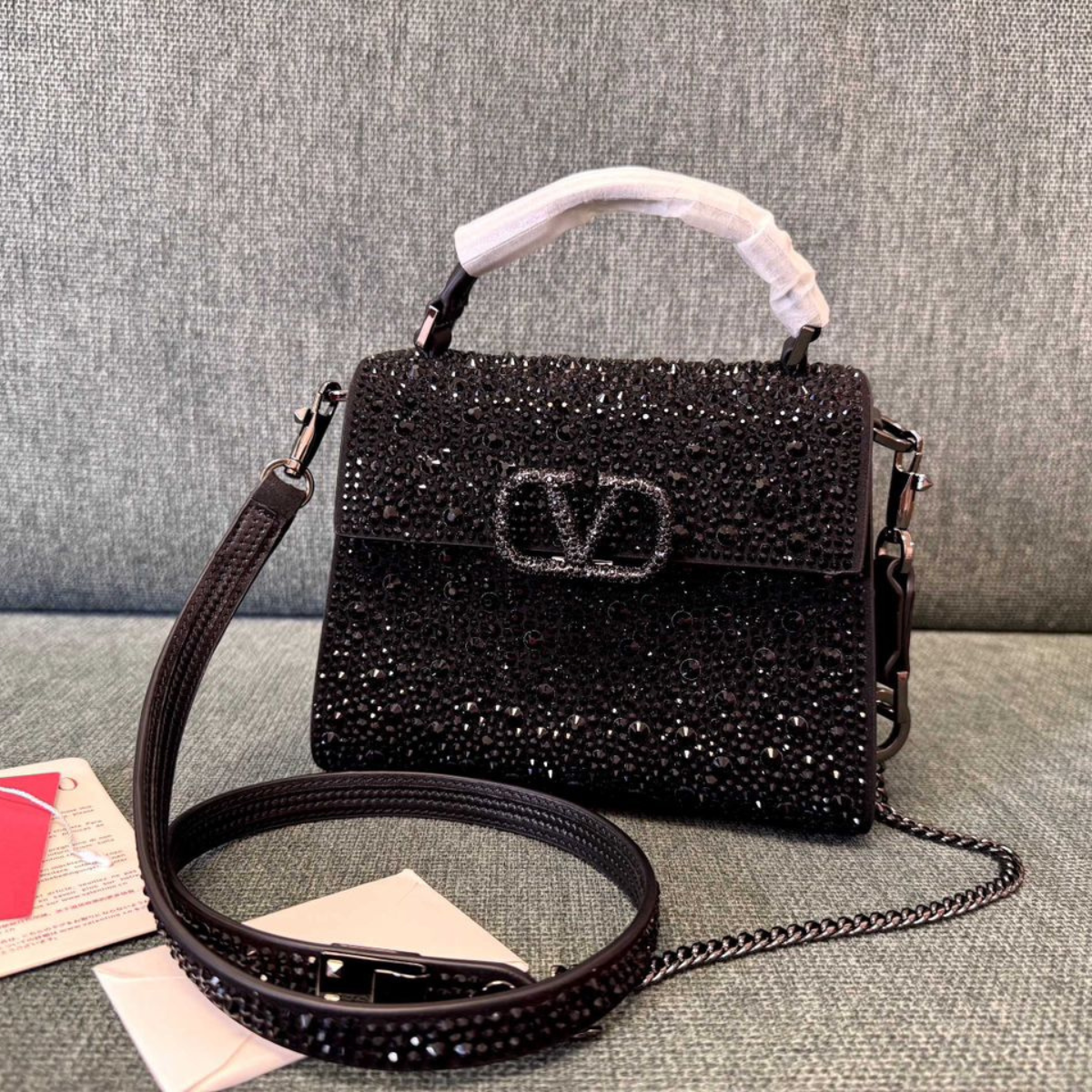 VALENTINO GARAVANI VSLING MINI-TASCHE MIT KRISTALLEN IN SCHWARZ