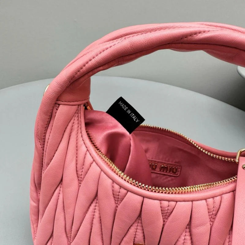 MIU MIU WANDER SCHULTERTASCHE AUS MATELASSÉ-NAPPA-LEDER