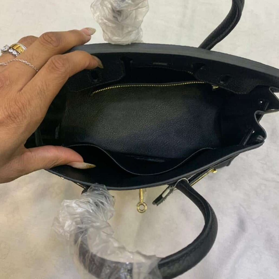 HERMÈS BIRKIN 25 TASCHE MIT GOLDENEN BESCHLÄGEN IN SCHWARZ