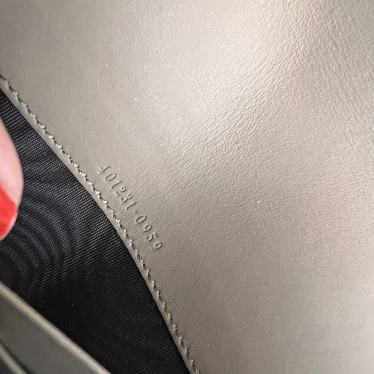 GUCCI DIONYSUS MINI-TASCHE & ANGELINA FLACHES SANDALEN-SET – BEIGE MONOGRAMM