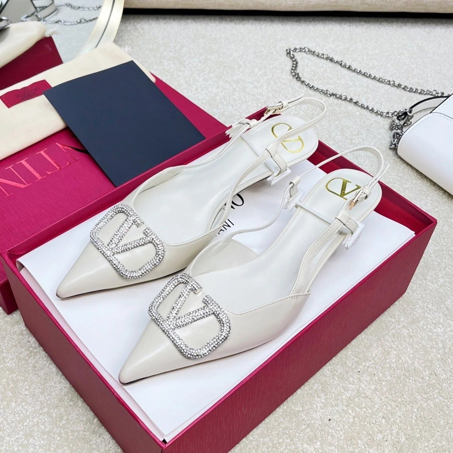 VALENTINO GARAVANI VLOGO SIGNATURE DIAMANT-SLINGBACK AUS WEISSEM KALBSLEDER