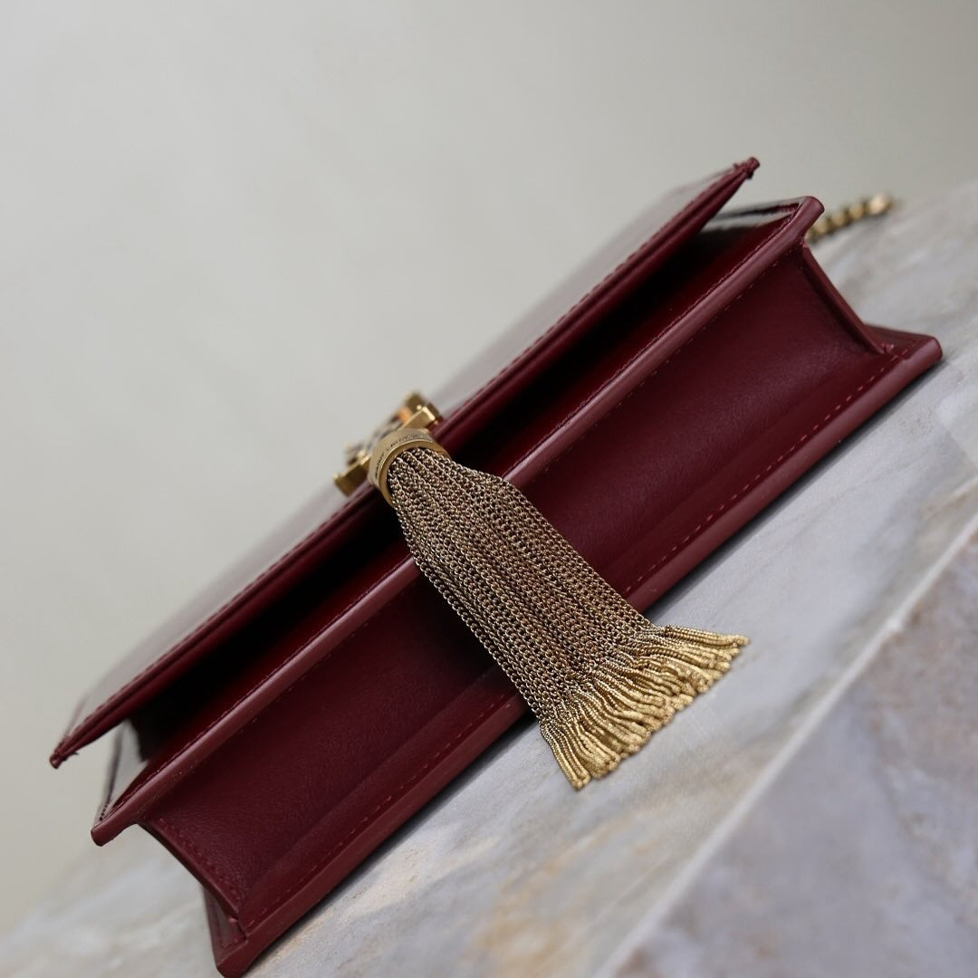 YVES SAINT LAURENT KATE SMALL AUS LACKLEDER