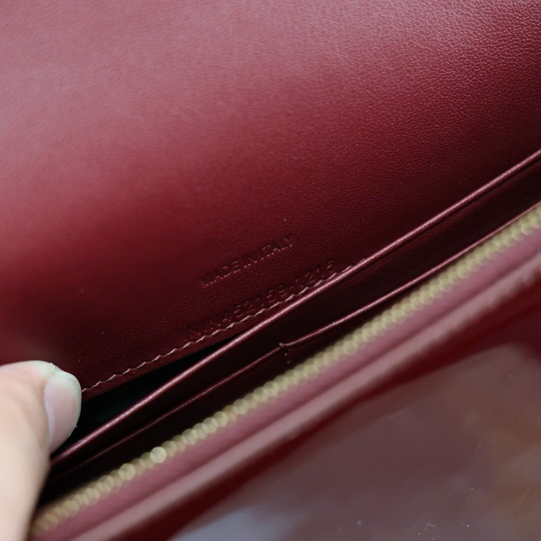 YVES SAINT LAURENT KATE SMALL AUS LACKLEDER