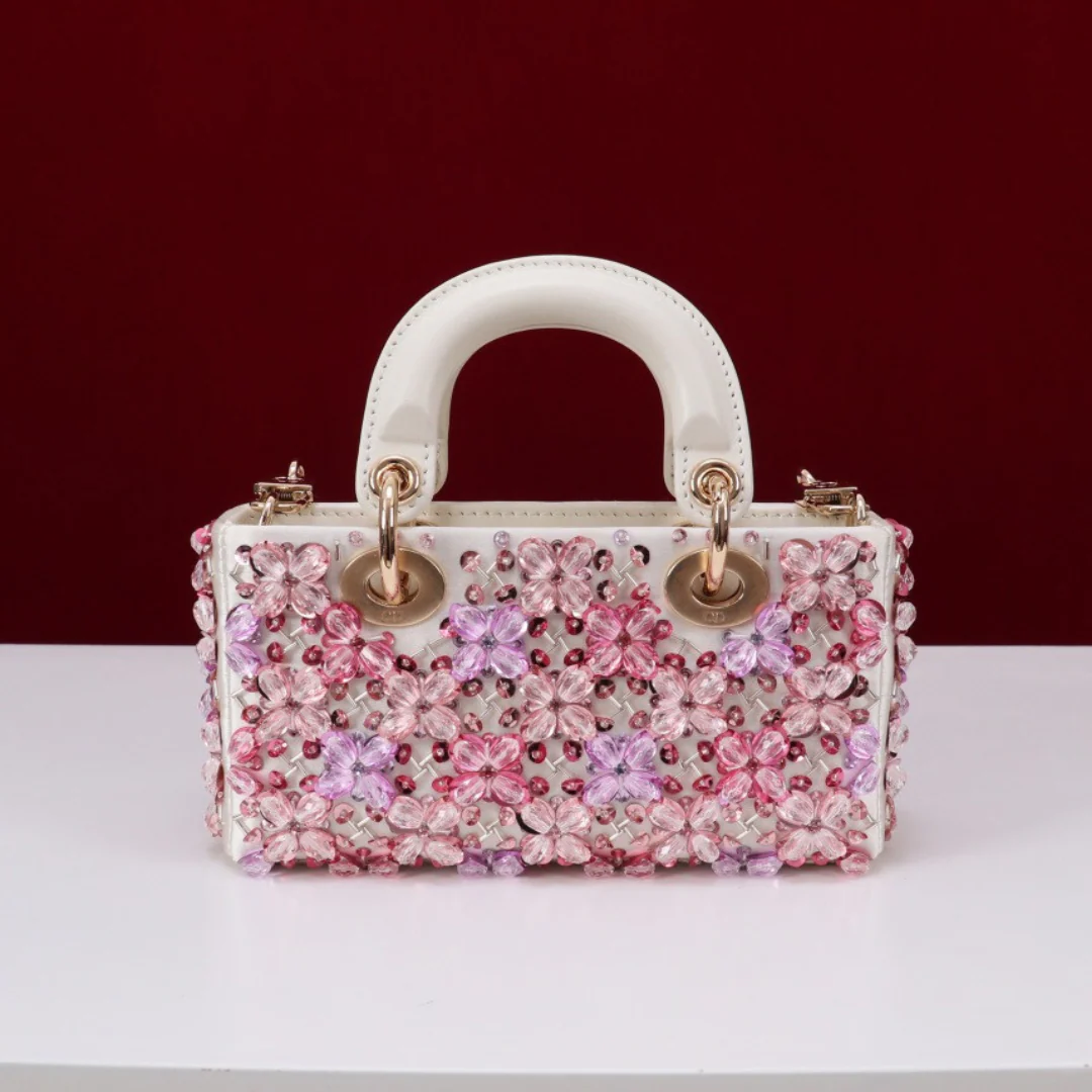 DIOR LADY D-JOY MIKROTASCHE AUS WEISSEM KALBSLEDER MIT ROSA BLUMENSTICKEREI UND STRASS