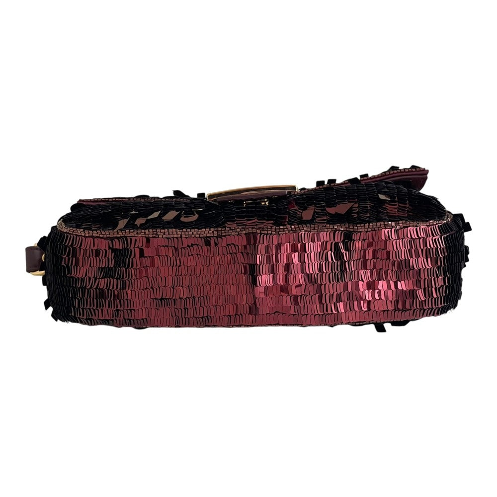 FENDI BAGUETTETASCHE MIT ROTEN PAILLETTEN