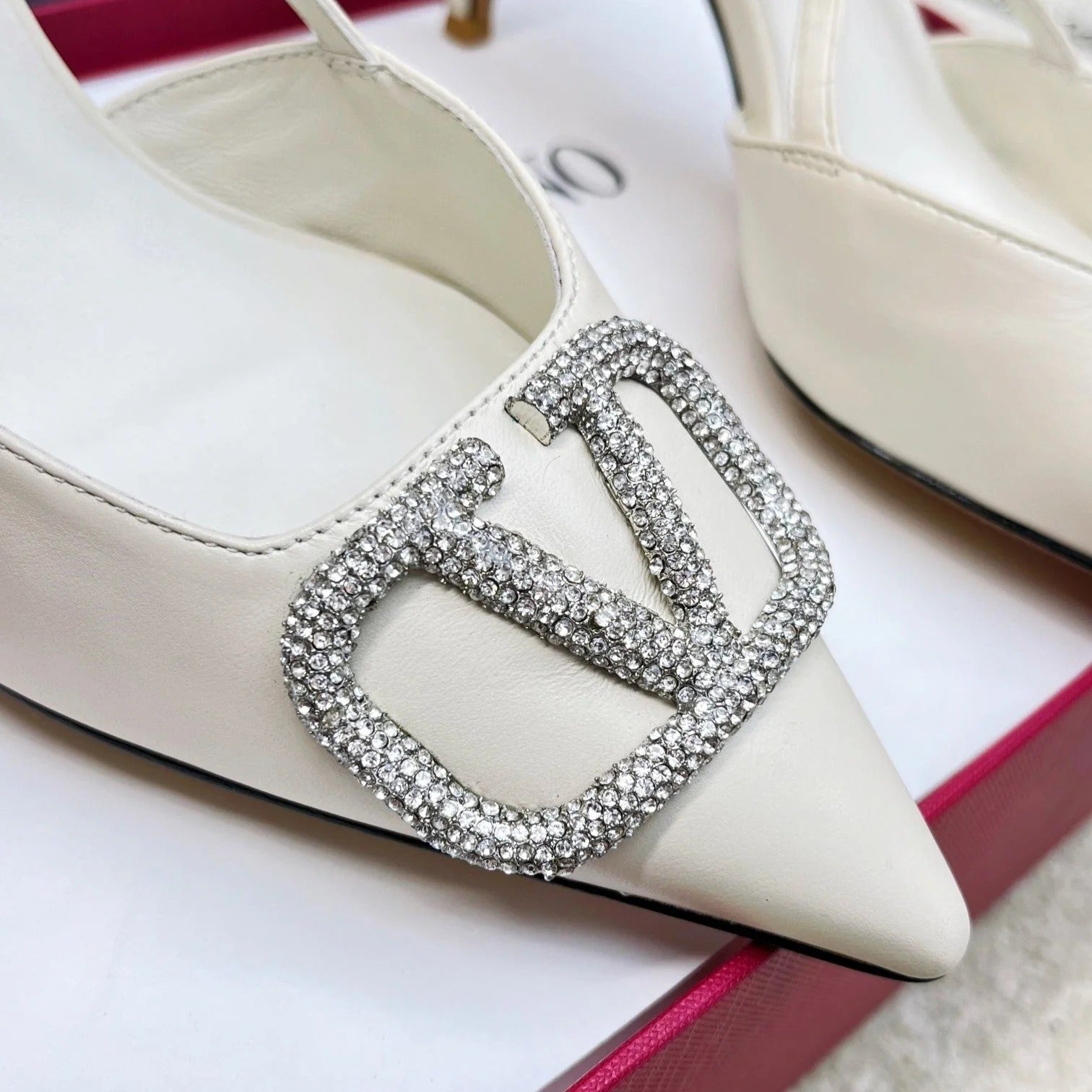 VALENTINO GARAVANI VLOGO SIGNATURE DIAMANT-SLINGBACK AUS WEISSEM KALBSLEDER
